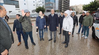 محافظ كفر الشيخ يتابع أعمال كسح وتصريف مياه الأمطار بالشوارع