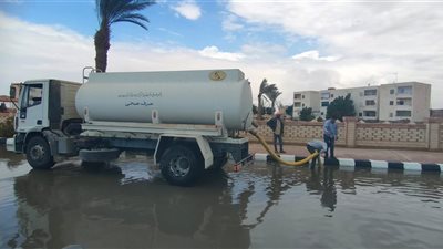 رئيس مدينة رأس سدر يتابع أعمال شفط تجمعات المياه ومشروعات الحماية من السيول