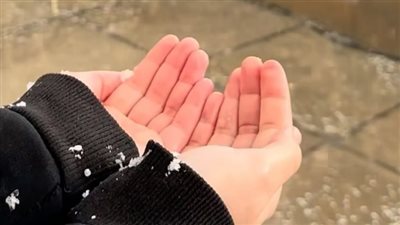 هل الدعاء وقت نزول الثلج مستجاب؟.. فوائد الاغتسال بالماء البارد