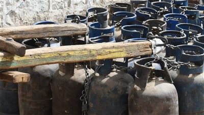 محافظ أسوان يوجه بالتحفظ على أسطوانات بوتاجاز لباعة متجولين لبيعها بأزيد من السعر 