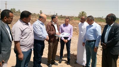 محافظ أسوان يتفقد أعمال رفع كفاءة الطريق الدائري ضمن مشروعات الرصف المدرجة بحياة كريمة