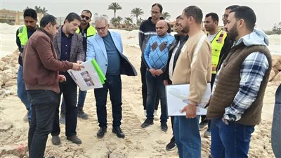 مسؤولو الإسكان يتفقدون مشروعات مدينة العلمين الجديدة ومارينا