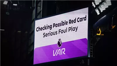 أثرت سلبًا.. جماهير الدوري الإنجليزي تطالب بإلغاء تقنية الـ VAR