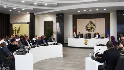 محافظ أسوان يوجه عدة رسائل مهمة للمسئولين التنفيذيين خلال الاجتماع الدوري للمحافظة 