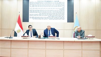  محافظ مطروح يستمع لمقترحات الشباب لتطوير الخدمات