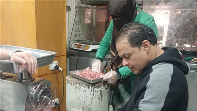 حي أول المحلة بالغربية يضبط أغذية منتهية الصلاحية ويحرر 14 مخالفة متنوعة