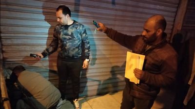 تشميع محال تجارية مخالفة لمواعيد الغلق بالحامول في كفر الشيخ