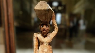 كنوز دهشور تتألق بالمتحف المصري.. حاملة القرابين تجسد فلسفة الخلود في الدولة الوسطى