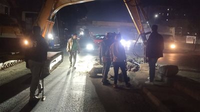 منعًا لدخول النقل الثقيل.. بدء تركيب محددات ارتفاع بمداخل قويسنا بالمنوفية | صور
