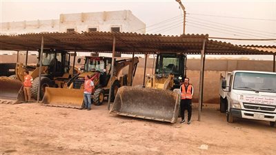 محافظ الوادي الجديد: إنشاء وحدة معدات ثقيلة فرعية بالداخلة.. ودعم الفرافرة بـ 3 مركبات