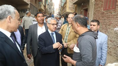 بعد شكاوى الأهالي.. محافظ بني سويف يوجه بإصلاح شبكة الصرف بطراد النيل بمدينة الواسطي