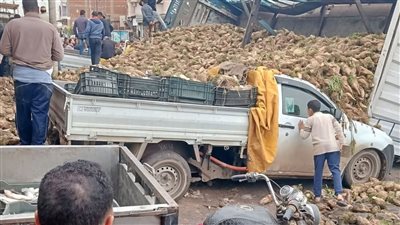 المحصول ضاع في غمضة عين.. انقلاب سيارة بنجر بالشرقية بسبب السرعة الزائدة