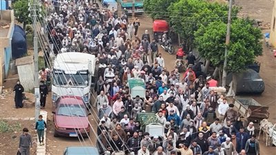 من أسرة واحدة.. أهالي المنوفية يشيعون بالدموع جثماني شابين ضحايا حادث تصادم