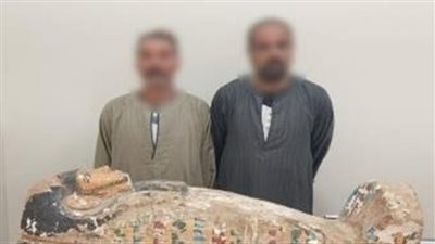 يعود للعصر الروماني.. ضبط تابوت أثري بحوزة شخصين في سوهاج
