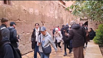 بعد تحسن الأحوال الجوية.. 556 سائحًا وزائرًا يتوافدون إلى مقدسات سانت كاترين