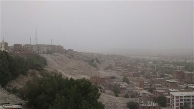 غيوم وأمطار خفيفة.. تقلبات جويه بمحافظة أسوان 