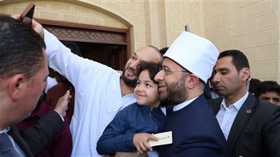 وزير الأوقاف ومحافظو الجيزة والقاهرة والقليوبية يؤدون صلاة الجمعة بمسجد السيدة خديجة بالسادس من أكتوبر