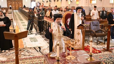 البابا تواضروس يصلي قداس جمعة ختام الصوم في الكاتدرائية الكبرى