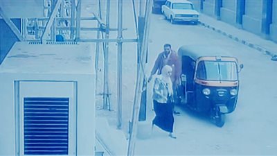 خناقة على 5 جنيهات.. القبض على سائق توك توك تعدى على فتاة بسوهاج