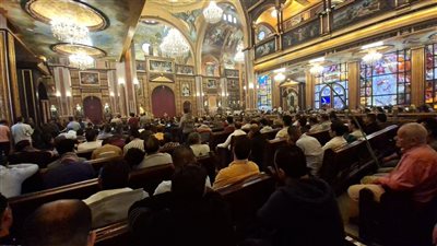 آلاف الأقباط يؤدون قداس عيد الزعف بكاتدرائية السمائيين بشرم الشيخ وسط أجواء روحانية 