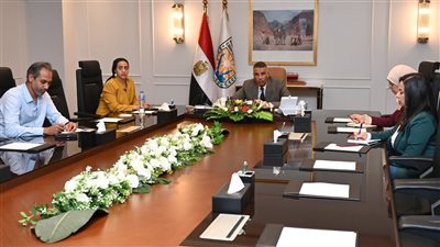 عبر الفيديو كونفرانس.. محافظ جنوب سيناء يعقد اجتماعا مع رؤساء المدن لمتابعة الملفات الحيوية وخطط التنمية