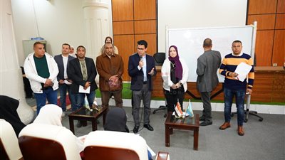 نائب محافظ مطروح يتفقد القافلة التعليمية لطلاب الثانوية العامة بمكتبة مصر العامة