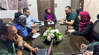 اجتماع غرفة الطوارئ بفرع هيئة الرعاية الصحية بأسوان لمتابعة المستجدات وتعزيز الجاهزية