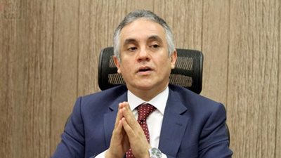 وزير العدل يجري حركة تنقلات تشمل 13 مساعدًا