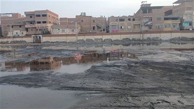 الملعب بقا بحر.. غرق مركز شباب كفرحجازي بمياه الصرف الصحي بالغربية والأهالي يطالبون بالتدخل