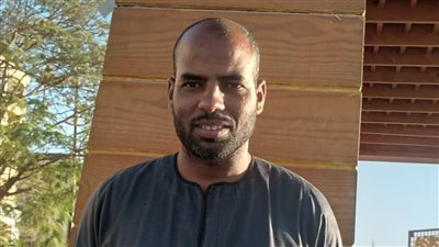 مندوب شركة خدمات بريدية بأسوان يستغيث بسبب فصله من العمل
