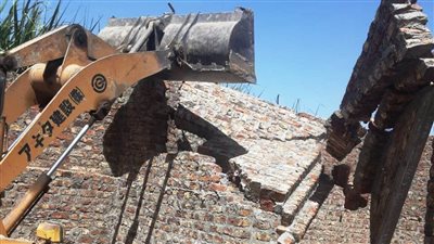 تنفيذا لتوجيهات المحافظ.. إزالة 62 حالة تعدٍ بمساحة 9998 مترمربع في أسوان