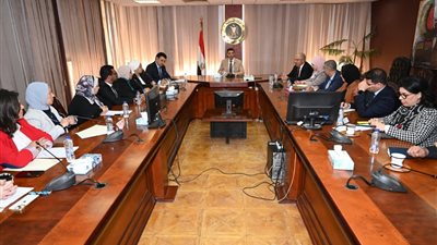 الصناعة: رفع مستوى الكوادر التدريبية من خلال الاطلاع على الصيحات والتصميمات العالمية لتلبية مختلف الأذواق