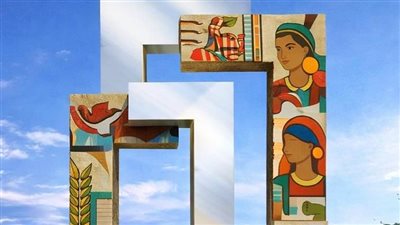 محافظ أسوان يتفقد الأعمال الفنية للهوية البصرية الجاري وضعها ببعض الميادين