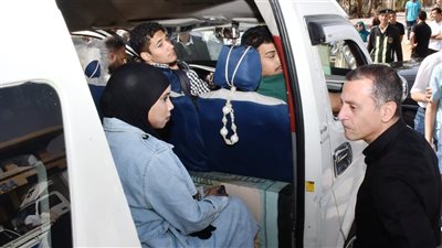 تدخل عاجل من محافظ أسوان.. الدفع بسيارات سيرفيس إضافية لنقل طلاب الجامعة والتشديد على الالتزام بالتعريفة