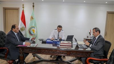 تشكيل لجنة من الزراعة والبيئة والصناعة والتخطيط لوضع الخطة التنفيذية لمشروع القرى المنتجة 