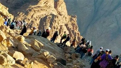 رغم إجازة الدير.. 395 سائحًا في زيارة لـجبل موسى والأودية الملونة بـسانت كاترين جنوب سيناء