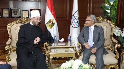محافظ بني سويف يستقبل وزير الأوقاف لأداء صلاة الجمعة بمسجد عمر بن عبد العزيز