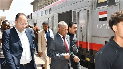 بعد توقف 4 أشهر.. السكة الحديد تُسيّر قطارًا لنقل السودانيين إلى بلادهم │صور
