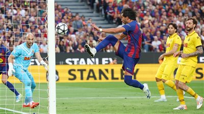 برشلونة يفوز على إسبانيول ويوسع فارق النقاط مع ريال مدريد