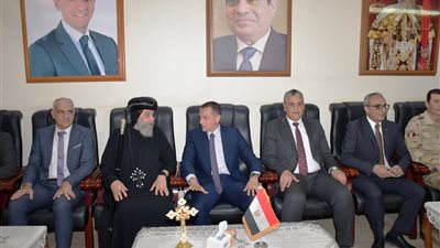محافظ أسوان يهنئ الأقباط بعيد القيامة المجيد في كنائس الأرثوذكس والكاثوليك والإنجيلية