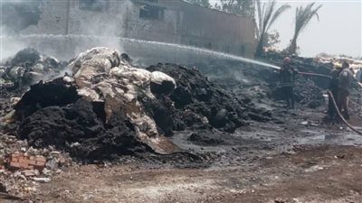 السيطرة على حريق مصنع بلاستيك بقرية كفر غرين في البحيرة