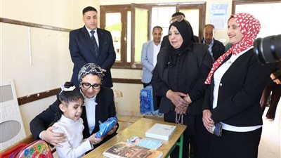 محافظ الوادي الجديد تتفقّد مدرسة الصم وضعاف السمع بالخارجة