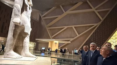 رئيس جمهورية تتارستان يزور المتحف المصري الكبير