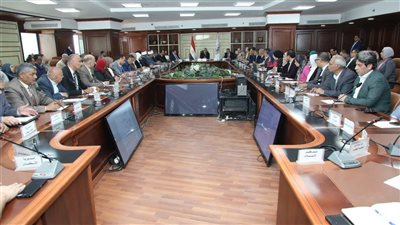 محافظ بني سويف يوجه بتكليفات لضبط الأداء ورفع كفاءة الخدمات المقدمة للمواطنين