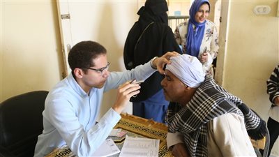 جامعة الفيوم تنظم قافلة طبية شاملة بقرية فرقص.. وتوقيع الكشف على 1335 حالة وتقديم العلاج بالمجان