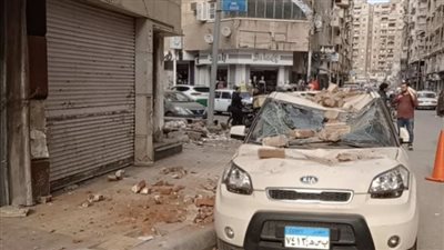 غير مأهول بالسكان.. انهيار سور بلكونة عقار قديم بدمنهور في البحيرة