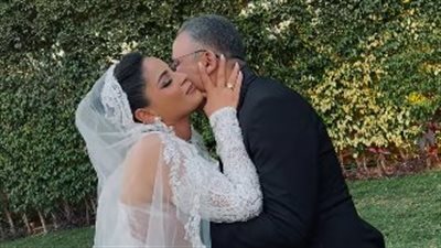 عيط من الفرحة.. أشرف طلبة يحتفل بزفاف ابنته