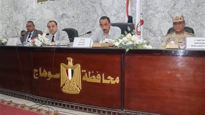 محافظ سوهاج يترأس اجتماع المجلس التنفيذي ويؤكد سرعة إنهاء ملفات التقنين والتصالح وإزالة التعديات