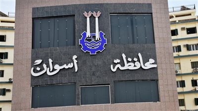 محافظ أسوان: استمرار الرقابة المشددة بمحطات الوقود للاطمئنان على آلية توزيع البنزين والسولار