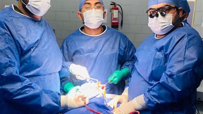استمرت 6 ساعات.. جراحة دقيقة لإعادة بناء الوجه وإنقاذ مريض بمستشفى أجا المركزي